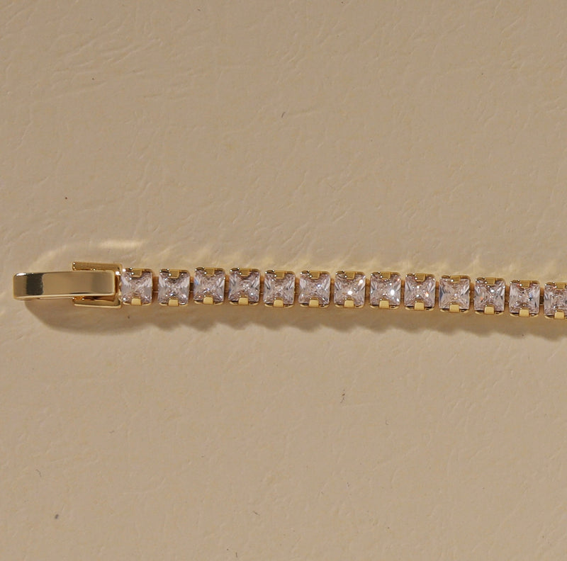 Radiant impex Party Fashionable American Diamond Bracelet